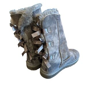 UGG‎ Women's Grey Boots bow tie backing size 6 tall